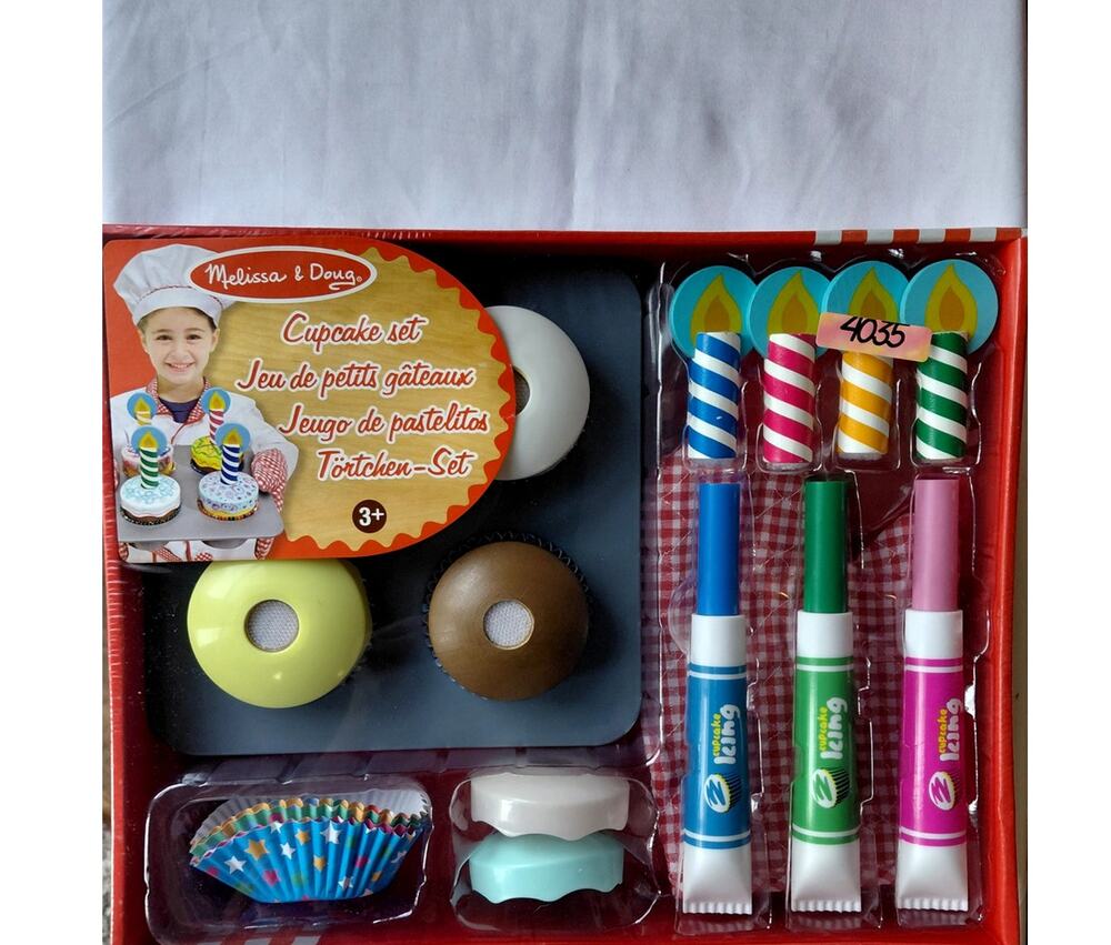 Melissa & Doug Bake and Decorate Cupcake Set NWT
